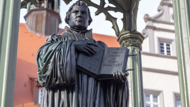 Denkmal von Martin Luther auf dem Marktplatz von Wittenberg, Sachsen-Anhalt, Deutschland