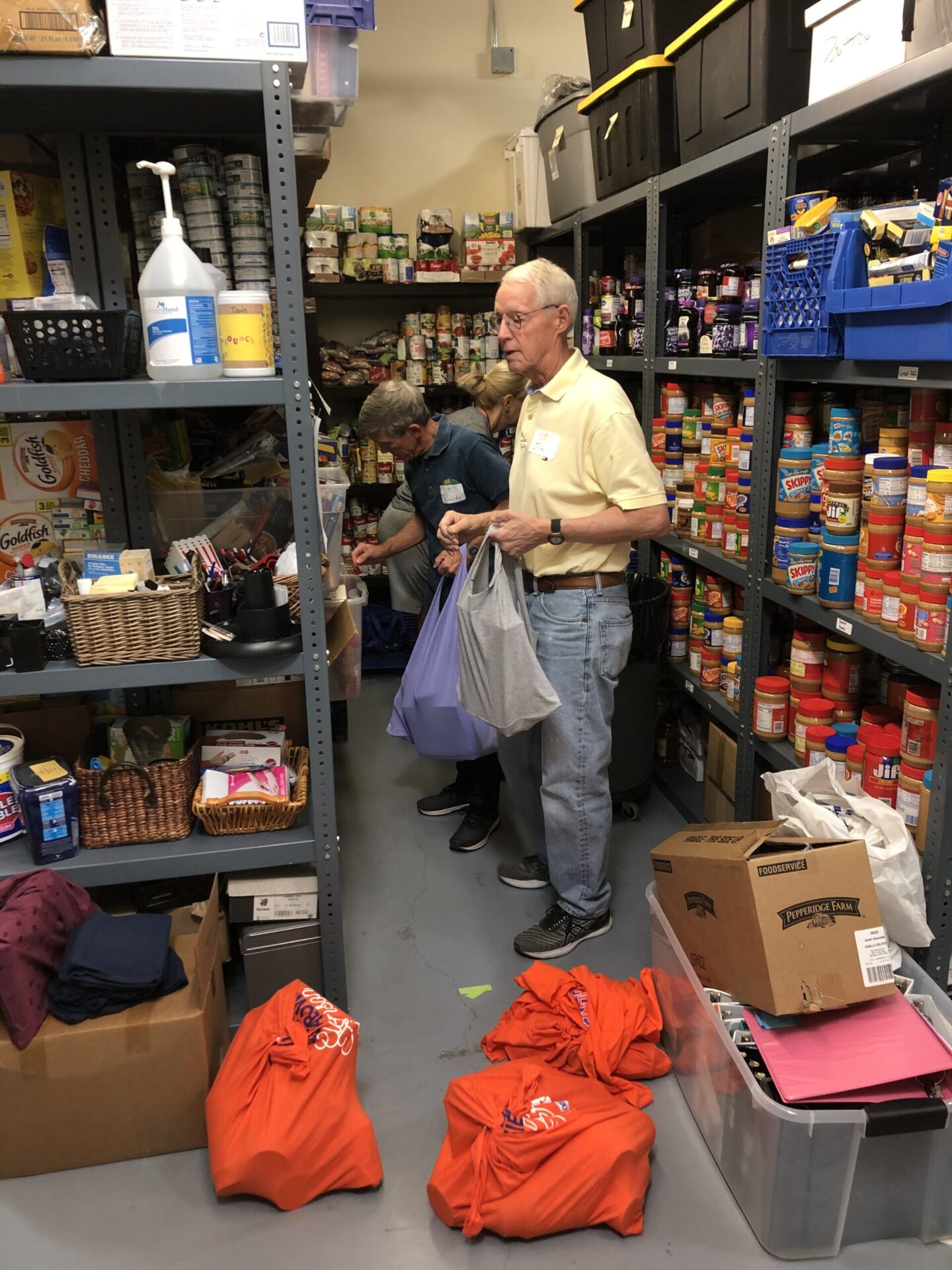 Help Families Through the Kyrene Resource Center ESPERANZA LUTHERAN